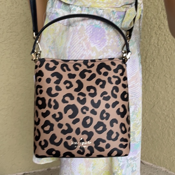 Kate Spade darcy graphic leopard small bucket - Picture 8 of 16